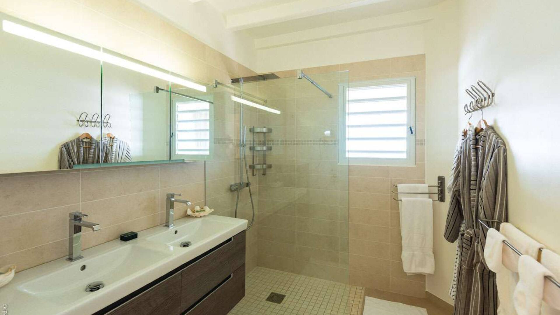 Bathroom at WV MOU, Lurin, St. Barthelemy