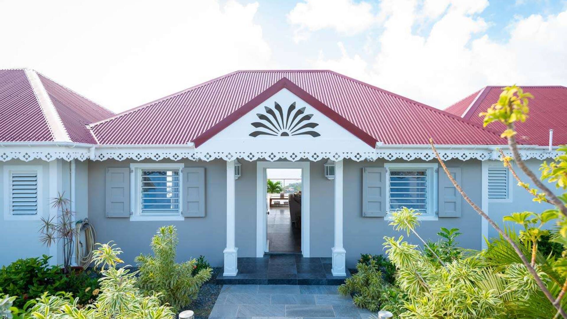 Exterior of WV MOU, Lurin, St. Barthelemy