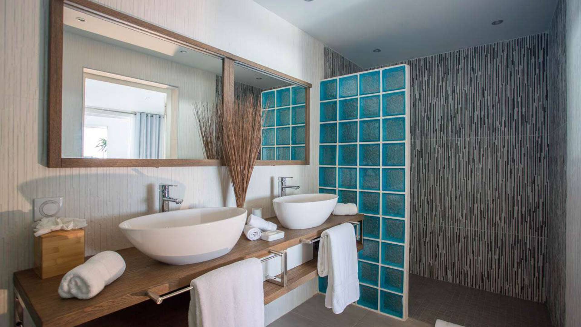 bathroom 