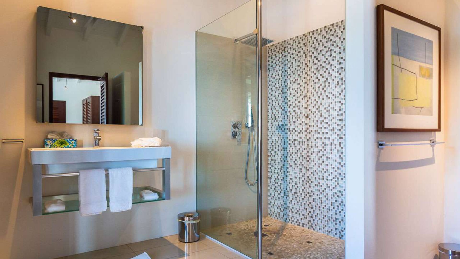 Bathroom at WV MER, Gouverneur, St. Barthelemy