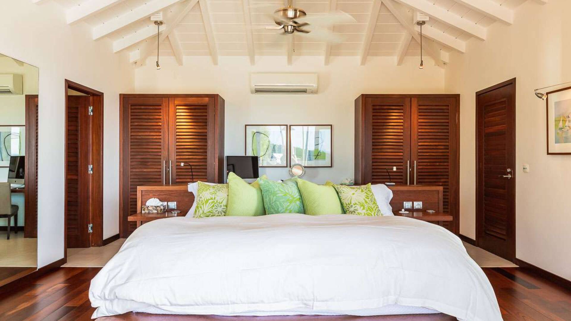 Bedroom at WV MER, Gouverneur, St. Barthelemy