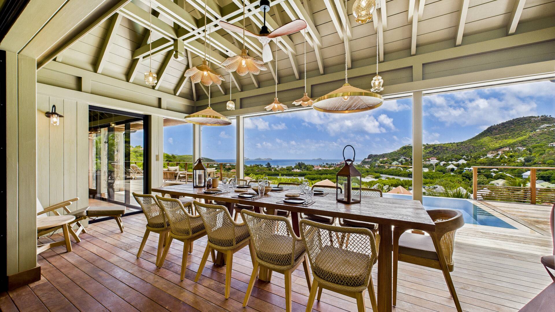 outdoor dining table