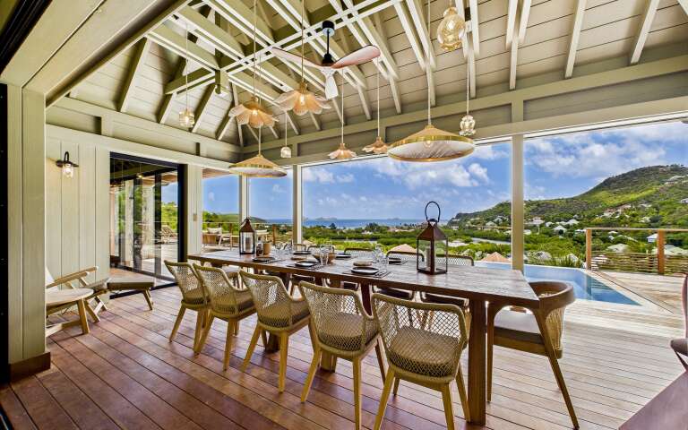outdoor dining table